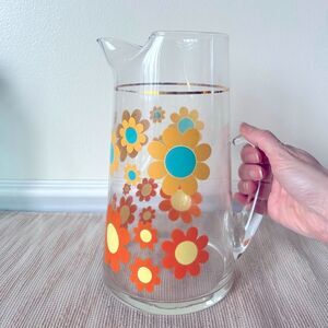 Vintage Glass Pitcher With Daisy
Print / Vintage Glass Pitcher